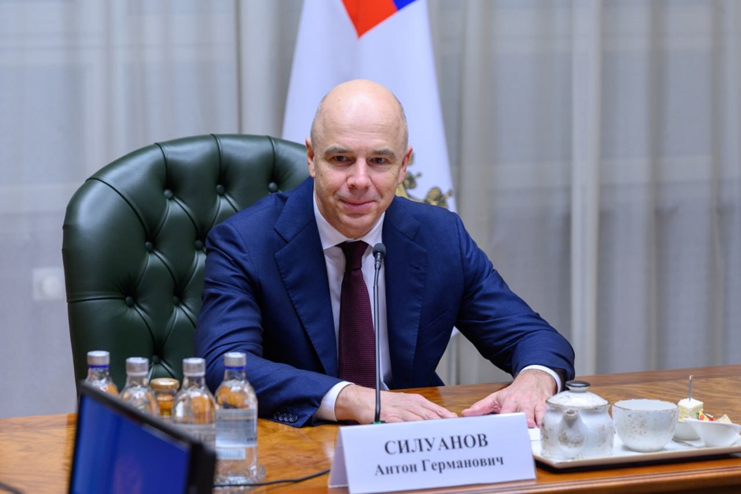 В Минфине впервые прошли стажировку старшеклассники