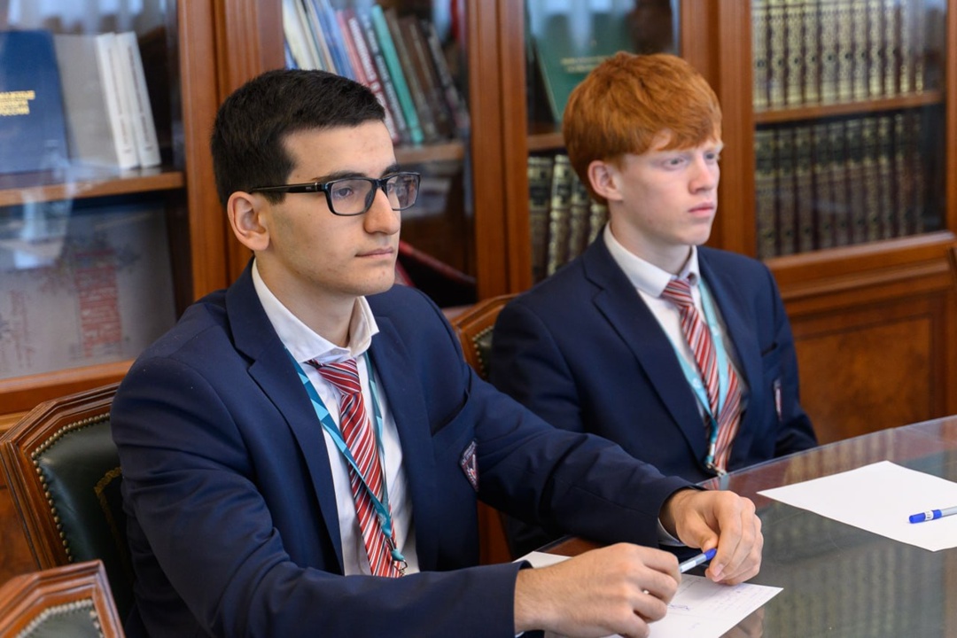 В Минфине впервые прошли стажировку старшеклассники