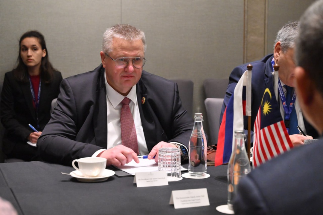 Вице-премьер Алексей Оверчук встретился с заместителем премьер-министра, министром энергетического перехода и водных ресурсов Малайзии Фадиллой Юсуфом.