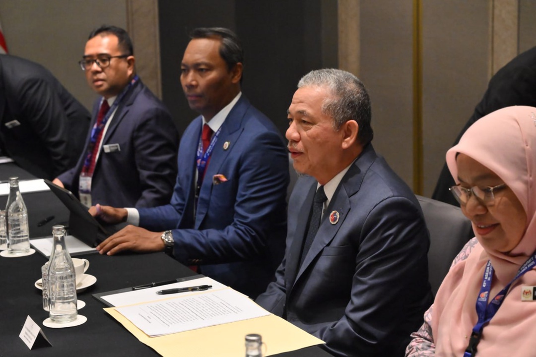 Вице-премьер Алексей Оверчук встретился с заместителем премьер-министра, министром энергетического перехода и водных ресурсов Малайзии Фадиллой Юсуфом.