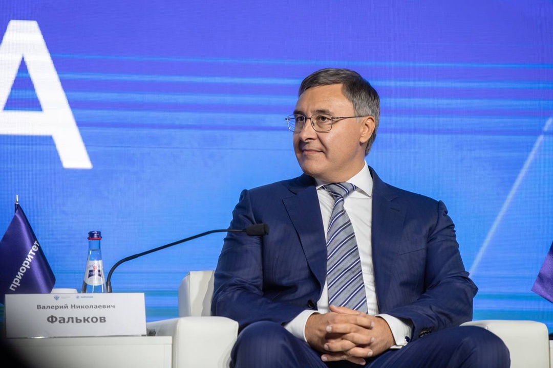 Денис Мантуров, Дмитрий Чернышенко и Валерий Фальков выступили на большой конференции «Приоритет – технологическое лидерство», посвященной пятилетию…