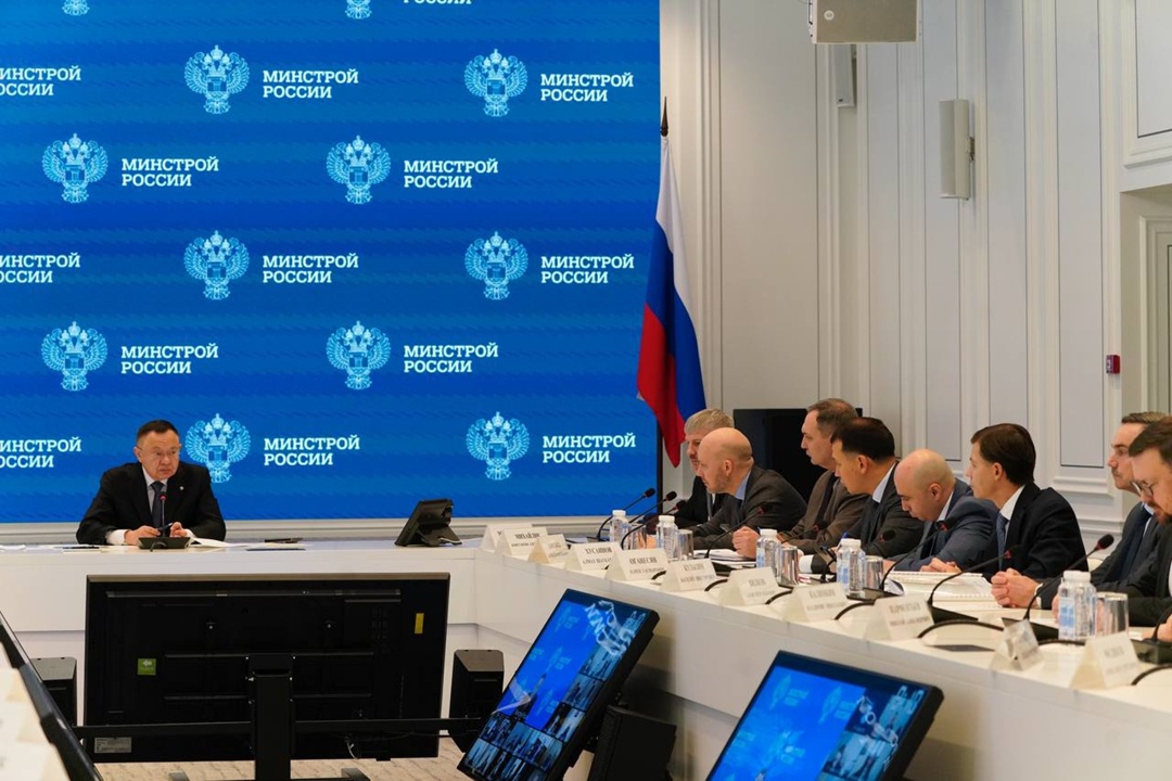 В Минстрое России прошло еженедельное оперативное совещание под председательством Министра строительства и ЖКХ РФ Ирека Файзуллина