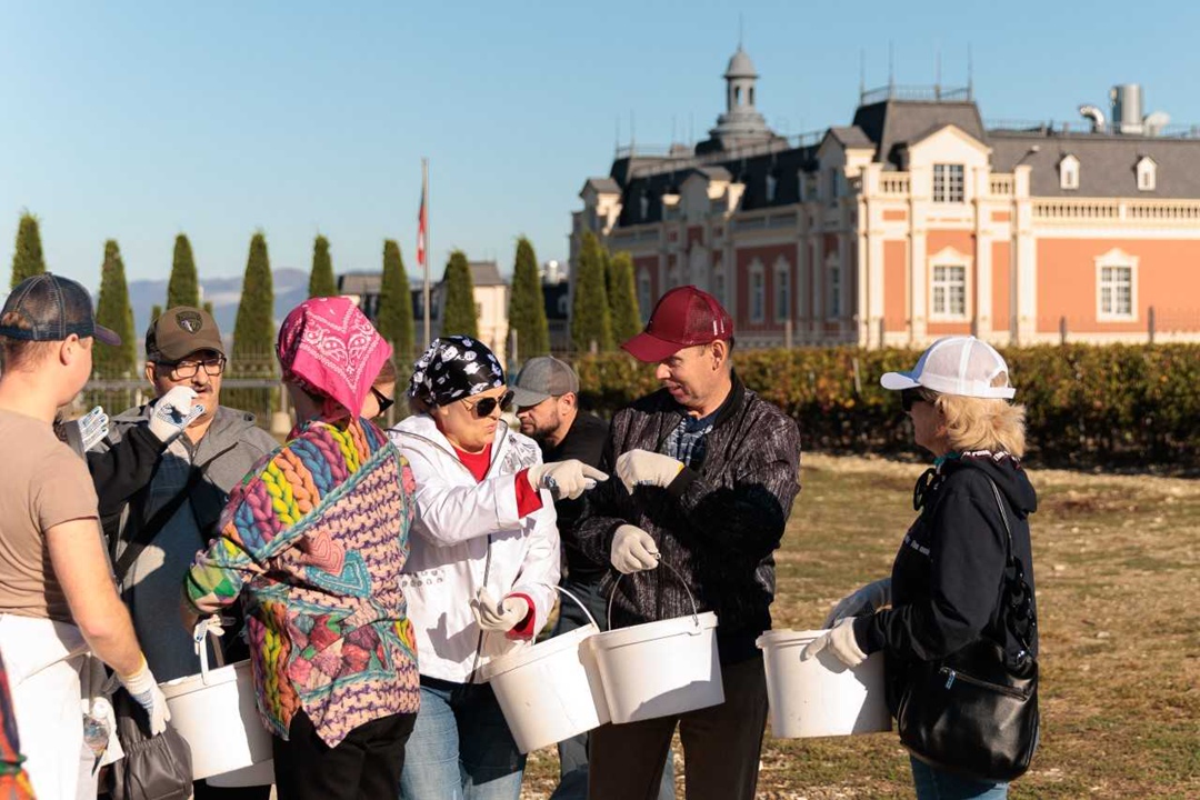 В рамках инициативы Благотворительного фонда «Мантера» винодельня «Шато де Талю» запустила социальную коллаборацию с фондом поддержки слепоглухих людей…