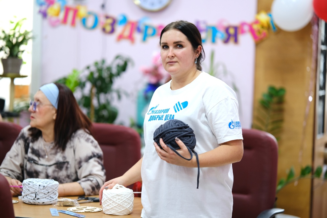 Волонтеры Амурского ГПЗ провели «урок рукоделия» для жителей Свободненского дома одиноких престарелых «Ветеран»