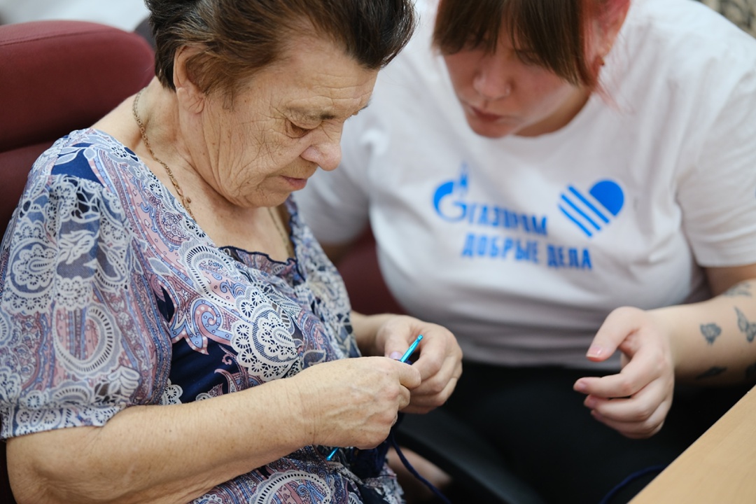 Волонтеры Амурского ГПЗ провели «урок рукоделия» для жителей Свободненского дома одиноких престарелых «Ветеран»