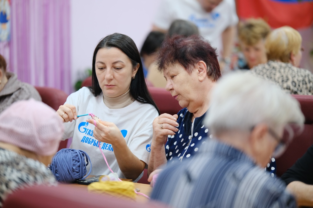 Волонтеры Амурского ГПЗ провели «урок рукоделия» для жителей Свободненского дома одиноких престарелых «Ветеран»