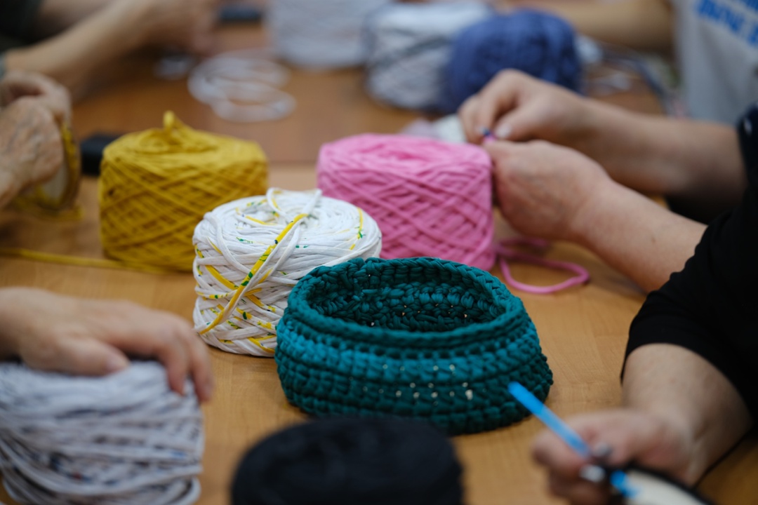 Волонтеры Амурского ГПЗ провели «урок рукоделия» для жителей Свободненского дома одиноких престарелых «Ветеран»