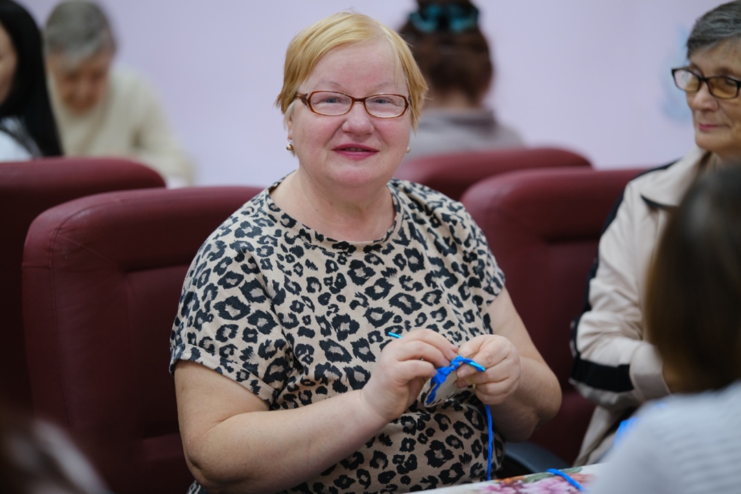 Волонтеры Амурского ГПЗ провели «урок рукоделия» для жителей Свободненского дома одиноких престарелых «Ветеран»