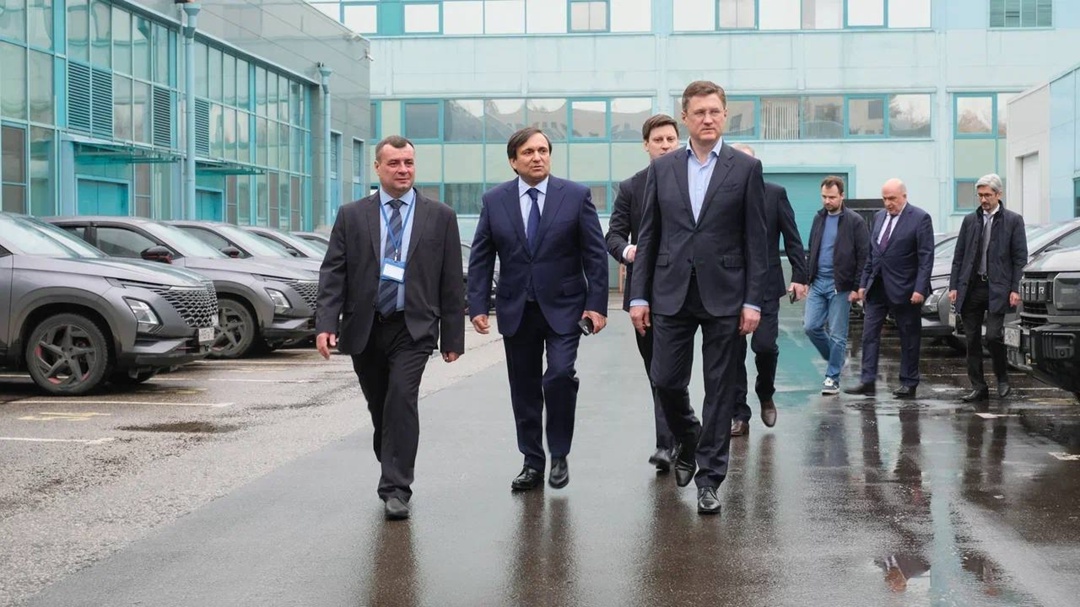 Александр Новак посетил московский завод «Физприбор».