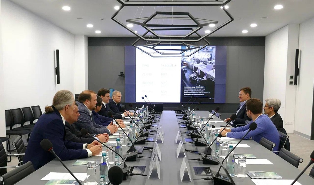 Александр Новак посетил московский завод «Физприбор».