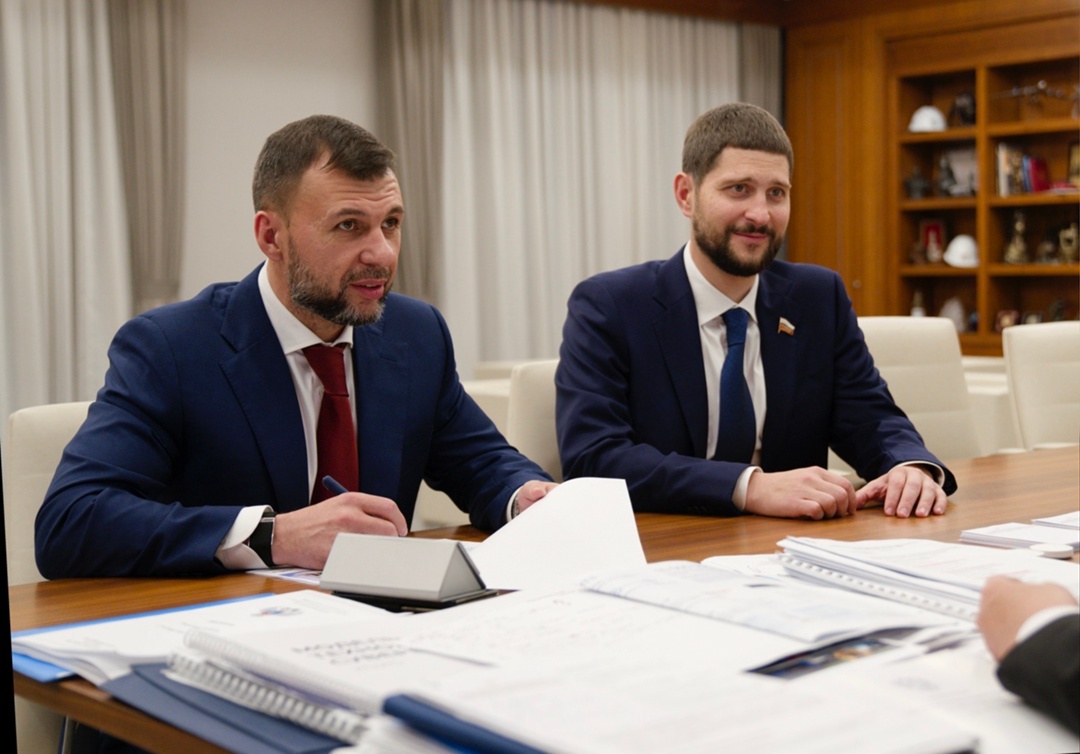 Глава Минстроя России Ирек Файзуллин провел рабочую встречу с Главой ДНР Денисом Пушилиным