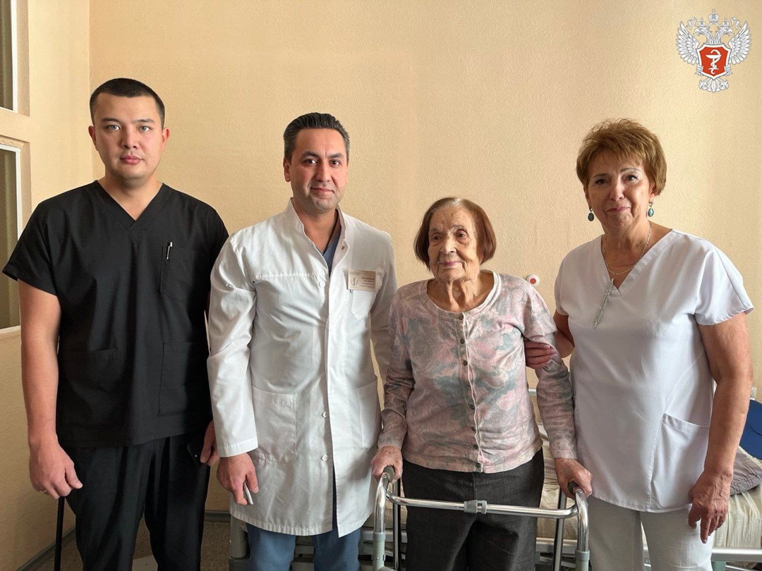 Кузбасские врачи поставили на ноги 100-летнюю пациентку