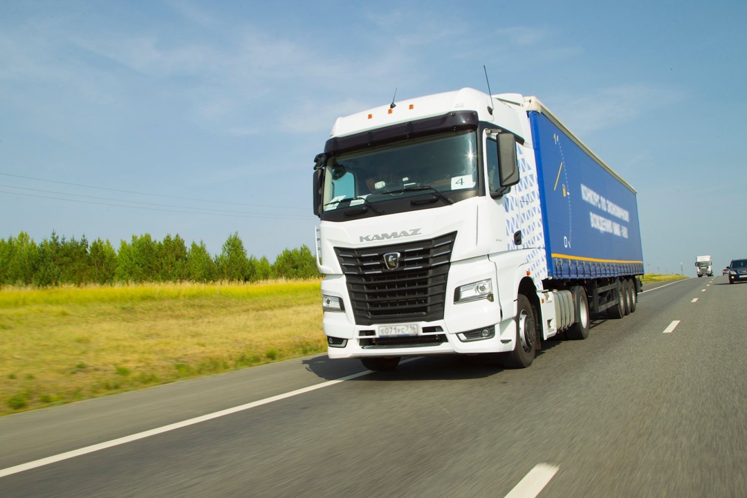 Когда в дальний путь зовет не только дорога, но и призвание, важно быть уверенным в каждой детали своего дома, которым на время становится автомобиль.