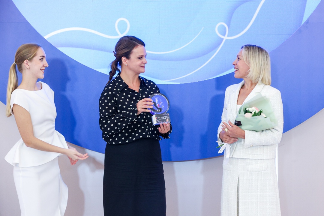 Валентина Матвиенко вручила награды победителям Международного конкурса «Женщины за сохранение традиций» в номинации «Мосты культур и международное…