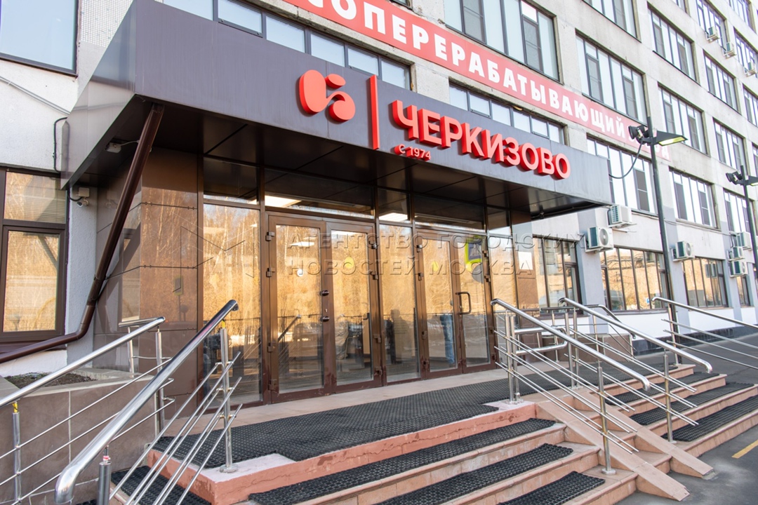 Власти Москвы присвоили «Черкизовскому мясоперерабатывающему заводу» статус промышленного комплекса, сообщил мэр столицы Сергей Собянин в своем Телграм-канале.…