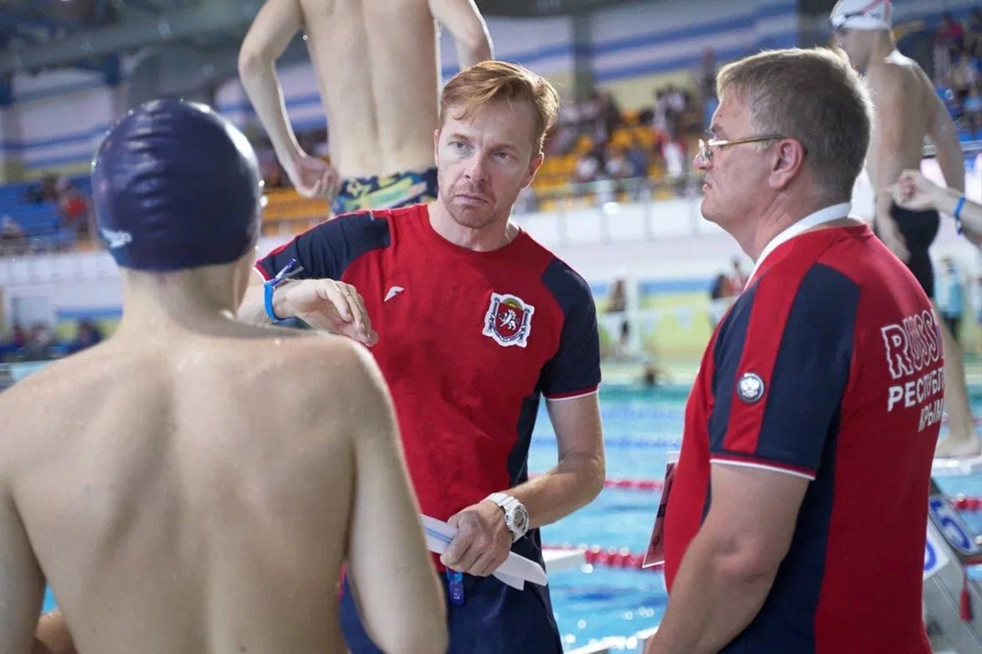 Дмитрий Чернышенко и Михаил Дегтярев поздравили тренеров с профессиональным праздником.