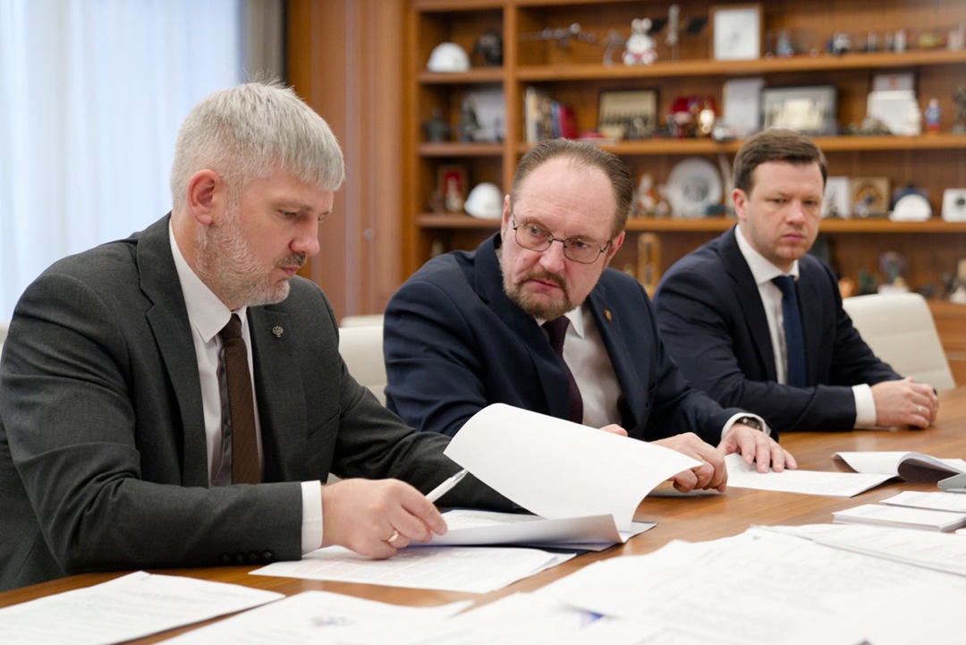 Глава Минстроя России Ирек Файзуллин провел совещание по вопросам синхронизации регулирования и цифровизации в строительной отрасли и системе ЖКХ стран СНГ