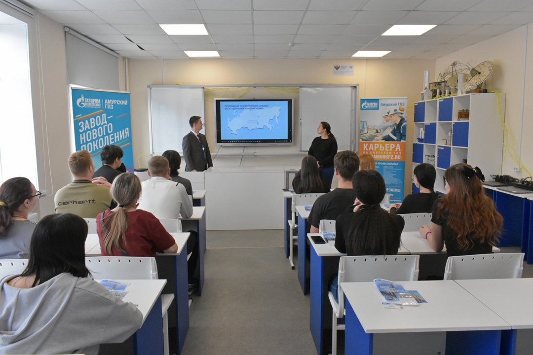 О РАБОТЕ НА АМУРСКОМ ГПЗ ОДИННАДЦАТИКЛАССНИКАМ СВОБОДНЕНСКОГО РАЙОНА РАССКАЗАЛИ СПЕЦИАЛИСТЫ ЗАВОДА