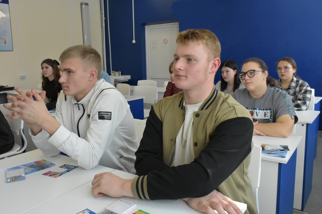 О РАБОТЕ НА АМУРСКОМ ГПЗ ОДИННАДЦАТИКЛАССНИКАМ СВОБОДНЕНСКОГО РАЙОНА РАССКАЗАЛИ СПЕЦИАЛИСТЫ ЗАВОДА