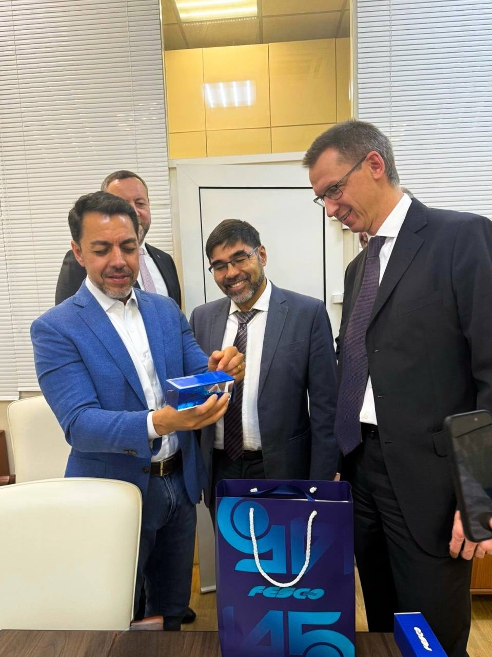 На пути к новым маршрутам! Сегодня генеральный директор FESCO Пётр Иванов встретился в Санкт-Петербурге с делегацией Портового управления Сантус (Бразилия),…