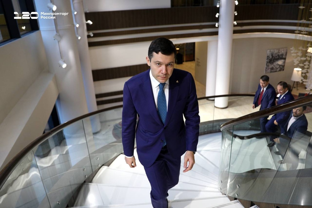 Антон Алиханов посетил форум «Российский промышленник»