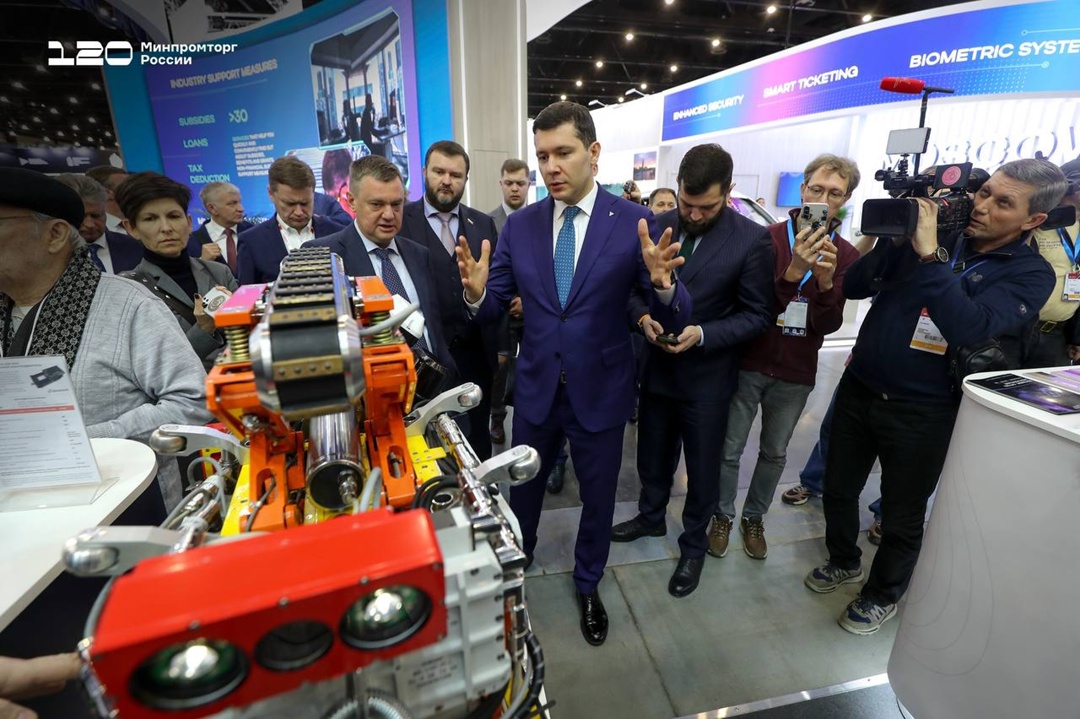 Антон Алиханов посетил форум «Российский промышленник»