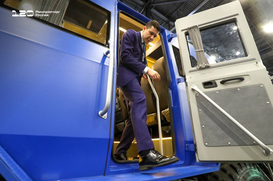 Антон Алиханов посетил форум «Российский промышленник»