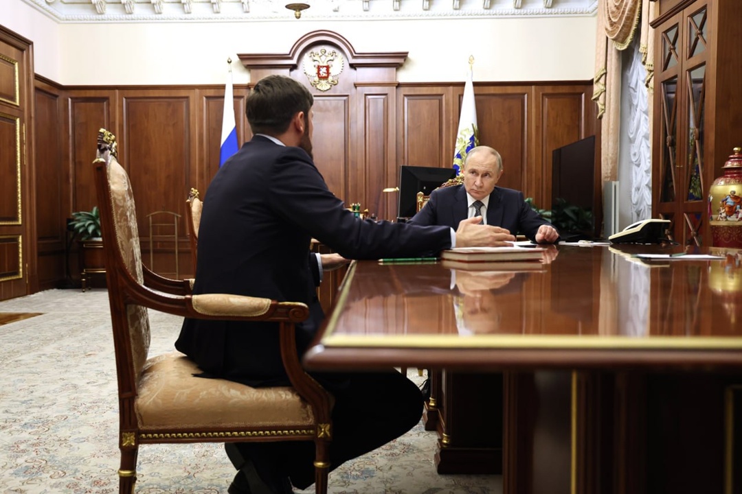 Владимир Путин провёл рабочую встречу с помощником Президента Русланом Эдельгериевым