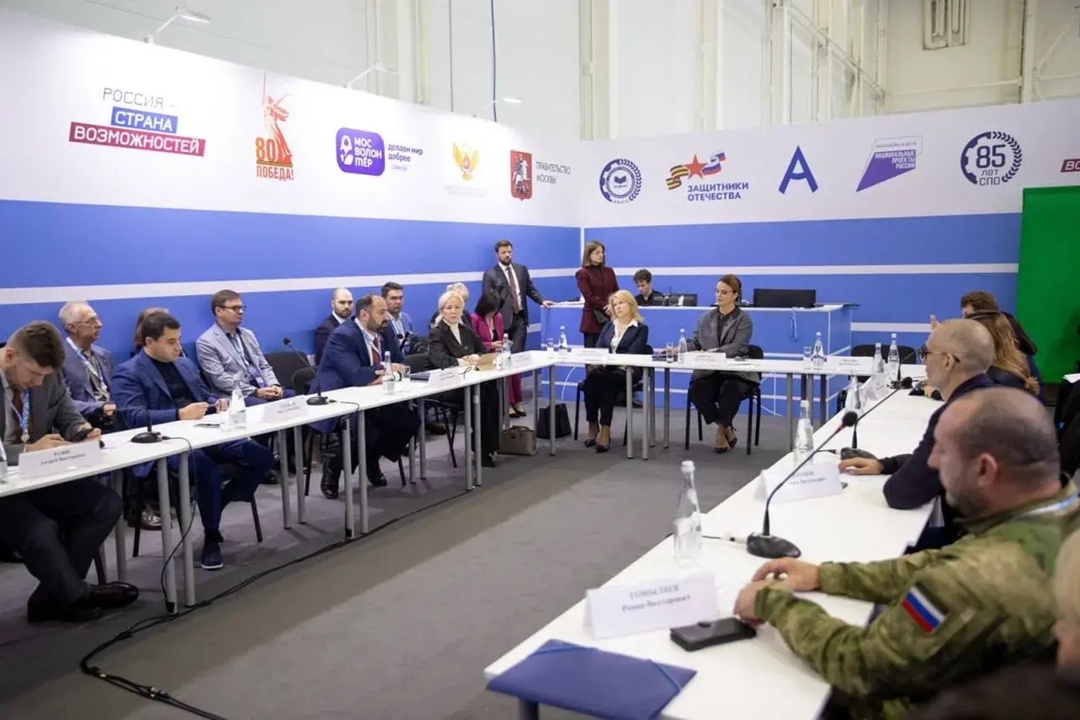 Минстрой России помогает в социальной адаптации и трудоустройстве ветеранов специальной военной операции