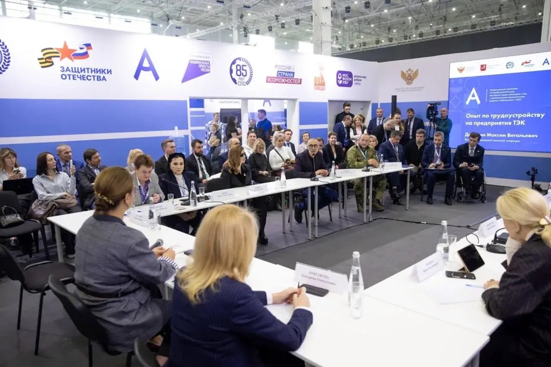 Минстрой России помогает в социальной адаптации и трудоустройстве ветеранов специальной военной операции