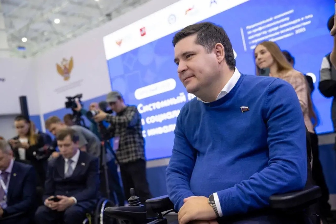 Минстрой России помогает в социальной адаптации и трудоустройстве ветеранов специальной военной операции