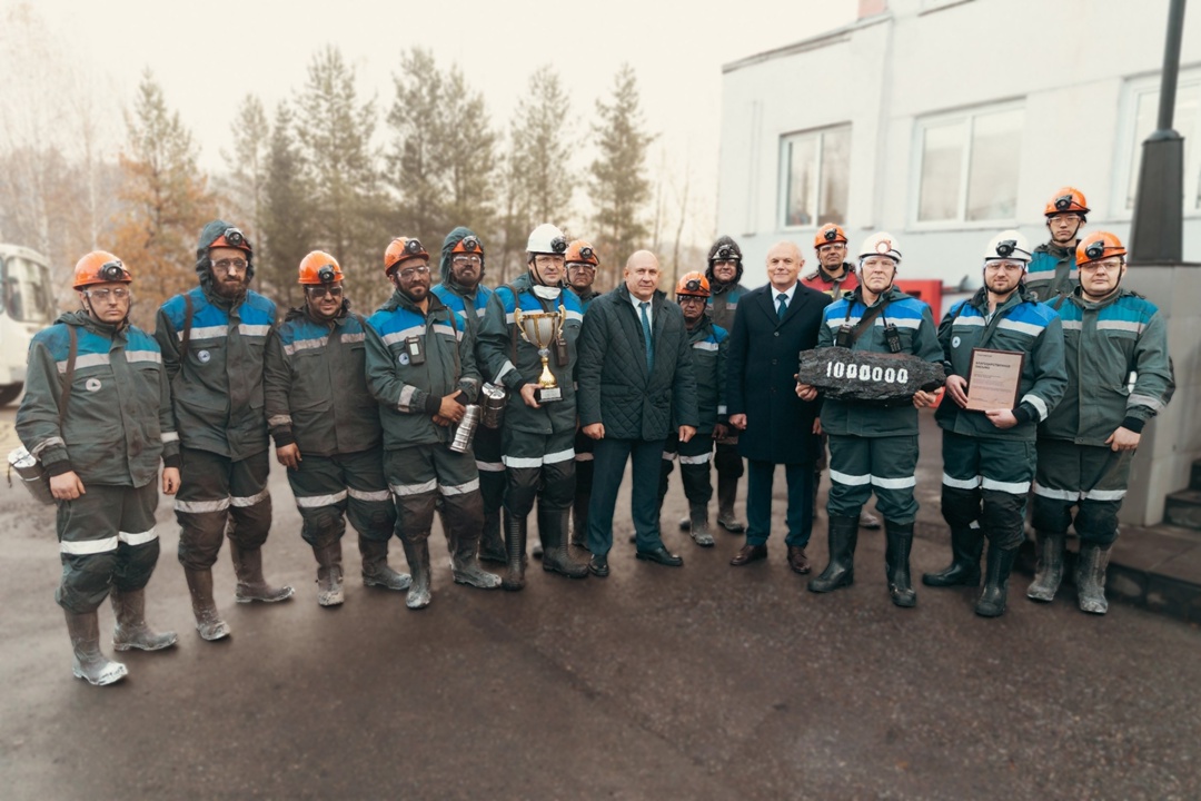 С миллионом, шахта «Есаульская»! Горняки шахты «Есаульская» выдали на-гора 1 млн тонн угля из очистного забоя с начала года