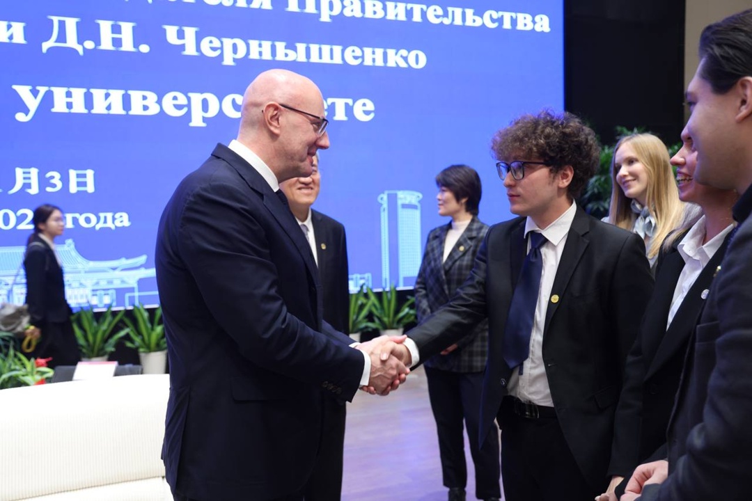 Дмитрий Чернышенко передал Чжэцзянскому университету предложения российских вузов по укреплению сотрудничества.