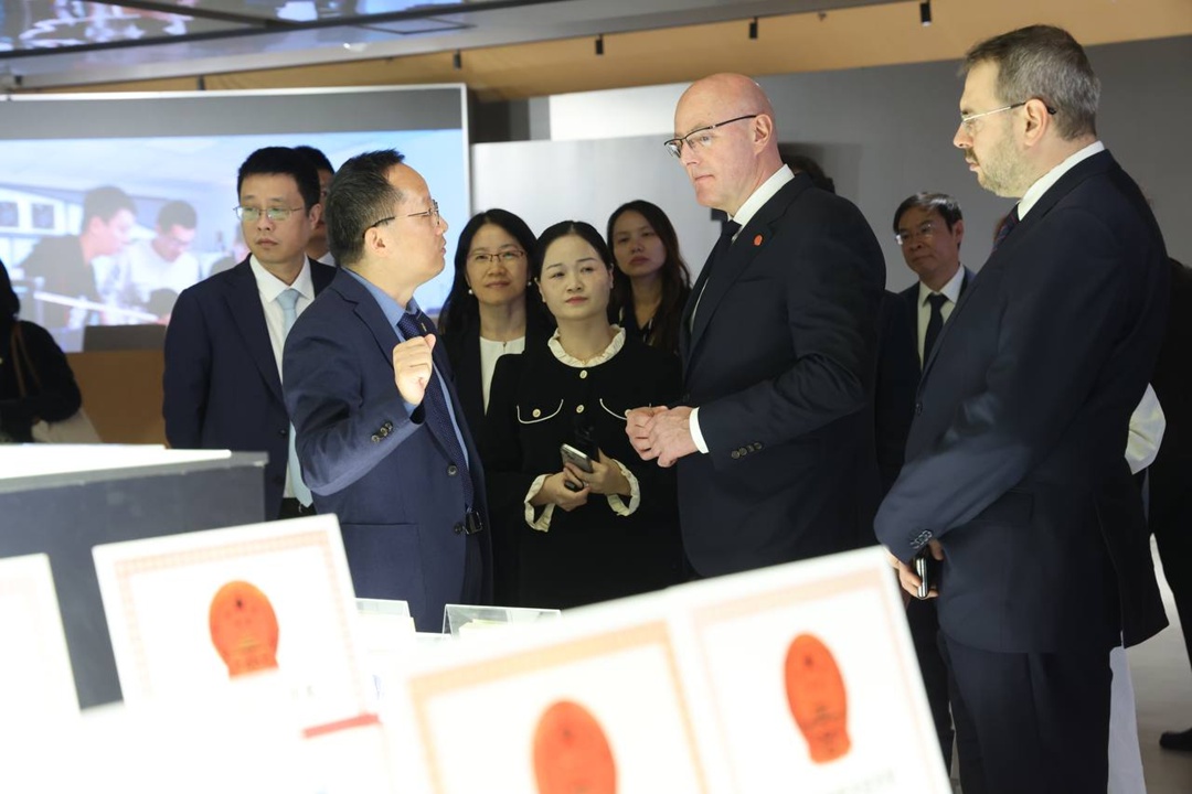 Дмитрий Чернышенко передал Чжэцзянскому университету предложения российских вузов по укреплению сотрудничества.