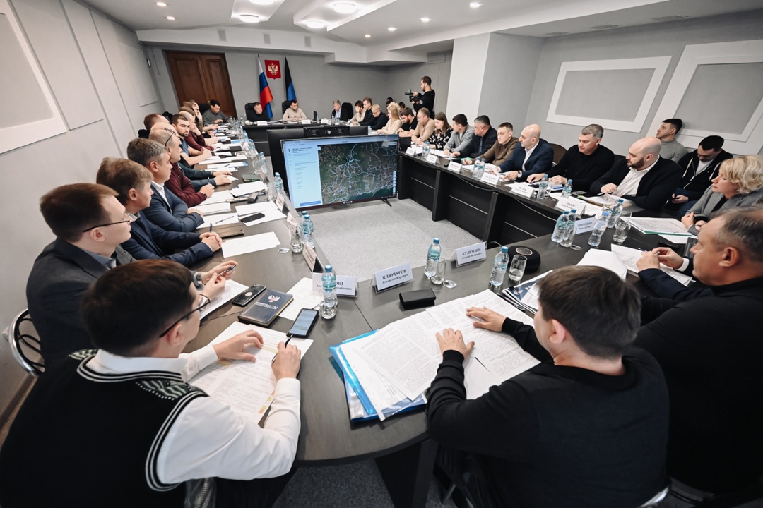 В День народного единства Марат Хуснуллин совершил рабочую поездку в Донецкую и Луганскую народные республики.