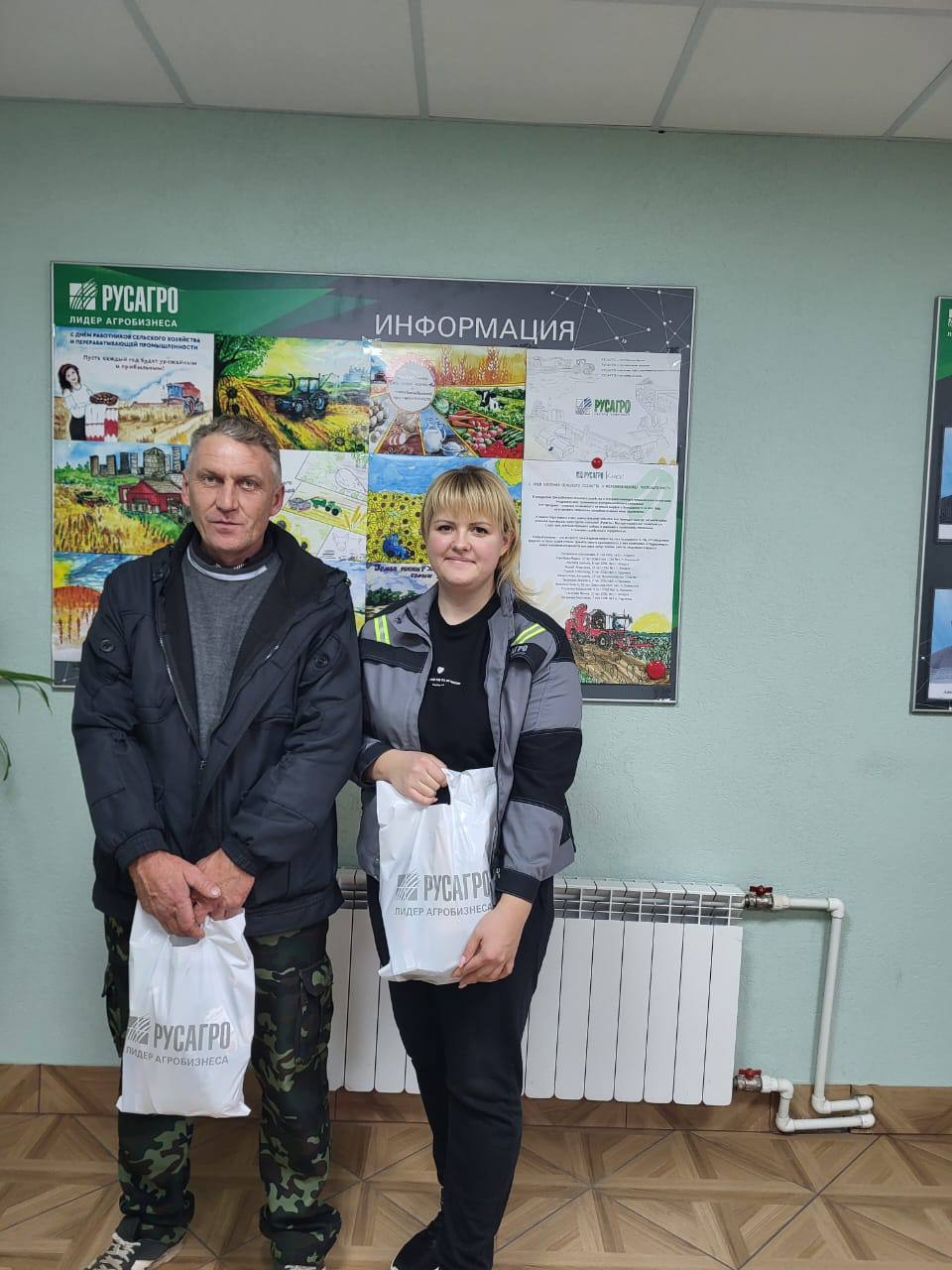 Вкусные традиции: вручение наборов сотрудникам СХБН