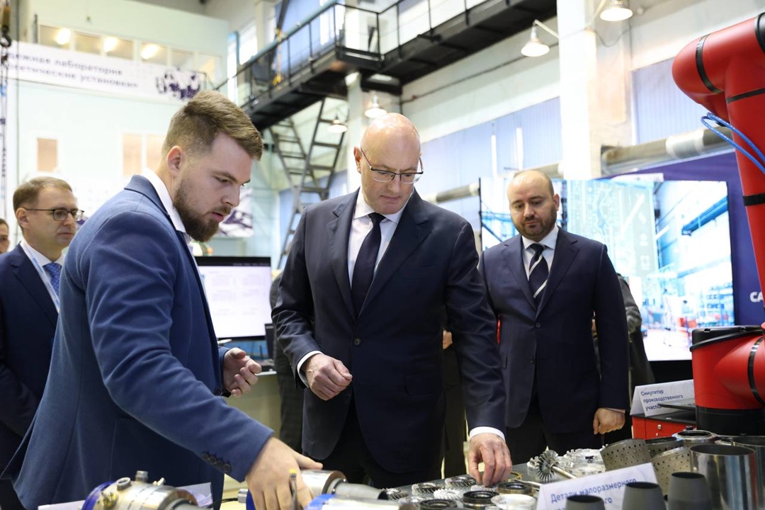 Дмитрий Чернышенко оценил образовательную инфраструктуру Самарской области и пообщался со студентами.