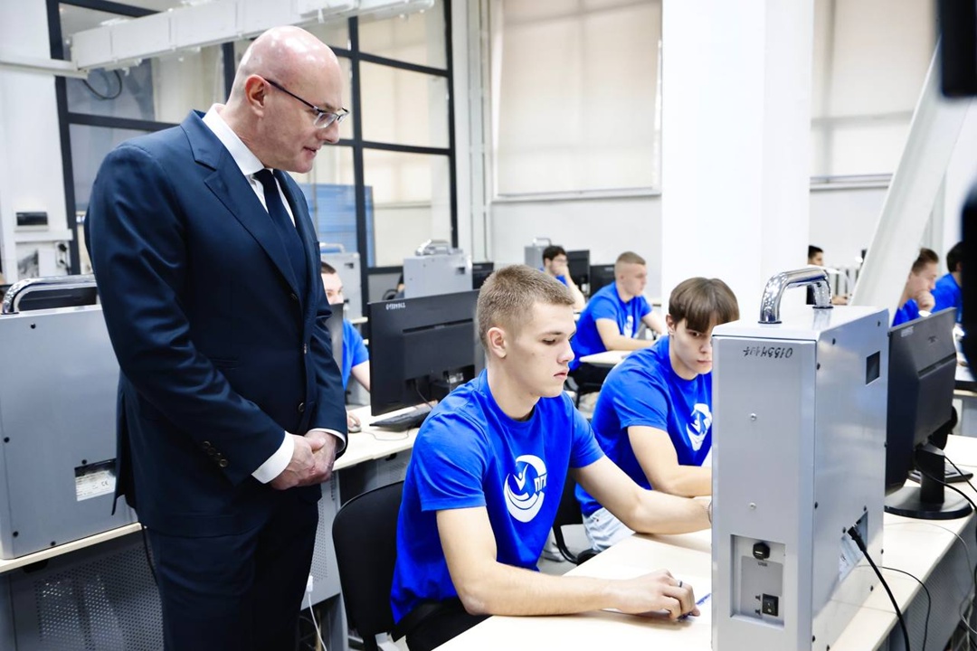 Дмитрий Чернышенко оценил образовательную инфраструктуру Самарской области и пообщался со студентами.