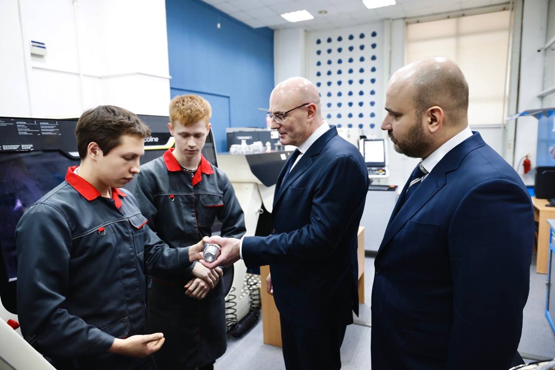 Дмитрий Чернышенко оценил образовательную инфраструктуру Самарской области и пообщался со студентами.