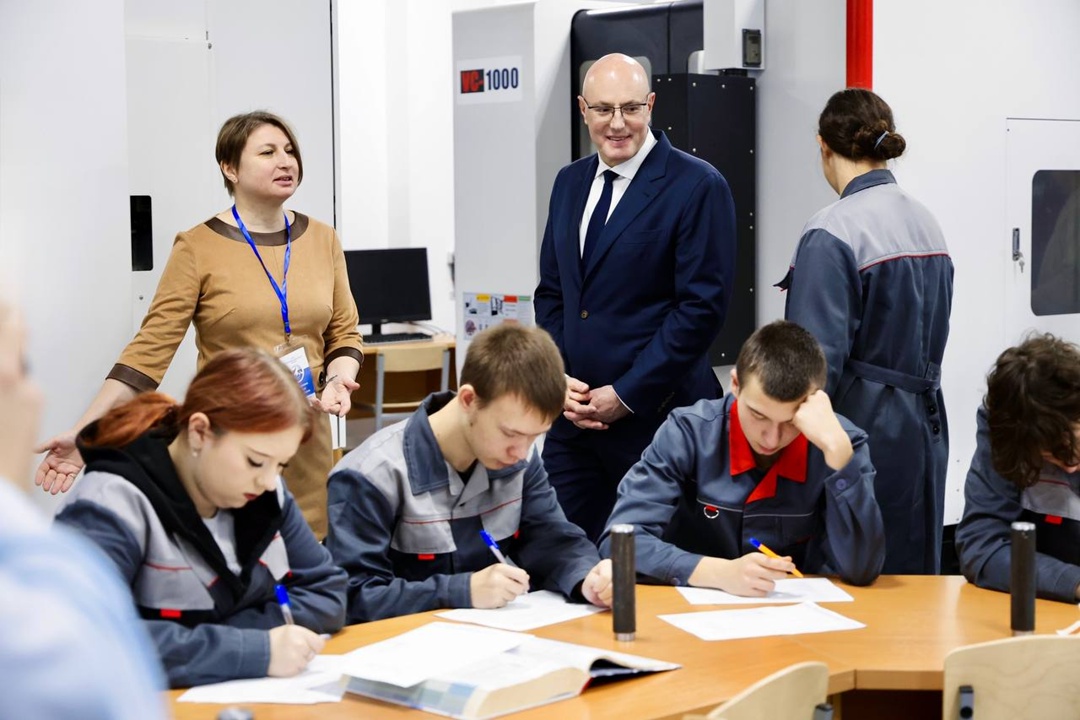 Дмитрий Чернышенко оценил образовательную инфраструктуру Самарской области и пообщался со студентами.