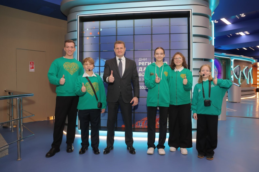 Глава Минвостокразвития Алексей Чекунков посетил экспозицию «Дней регионов Дальнего Востока в Москве» в Национальном центре «Россия».