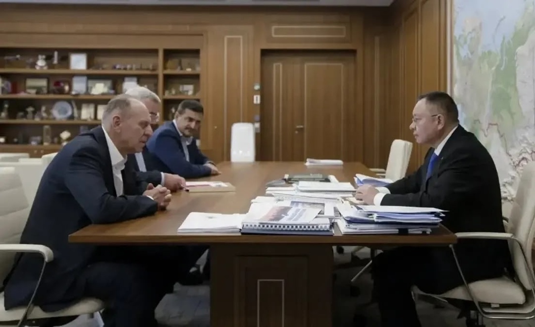 Министр строительства и ЖКХ РФ Ирек Файзуллин провел рабочую встречу с Президентом Свердловского областного союза промышленников и предпринимателей Дмитрием…