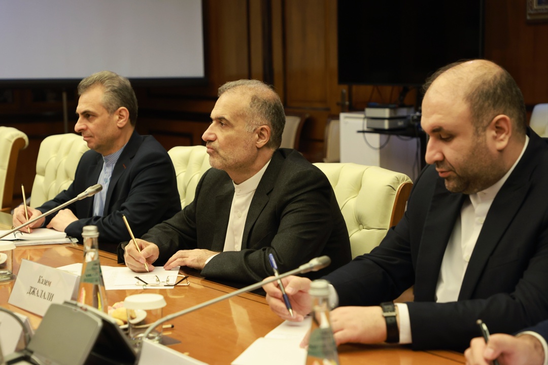 Александр Новак встретился с послом Ирана Каземом Джалали.