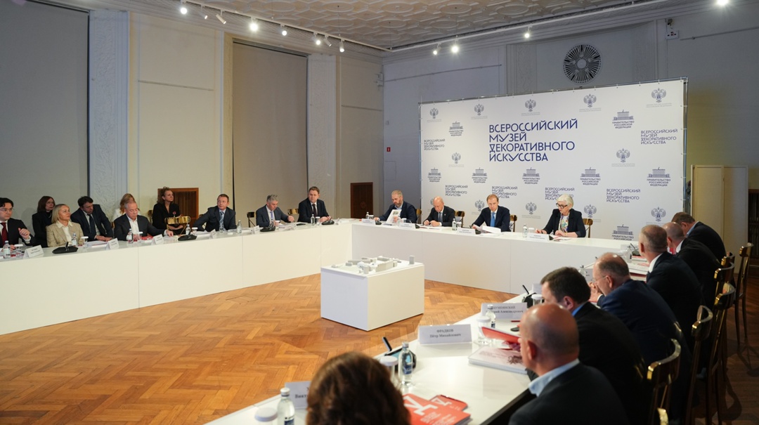 Денис Мантуров возглавил попечительский совет Всероссийского музея декоративного искусства.