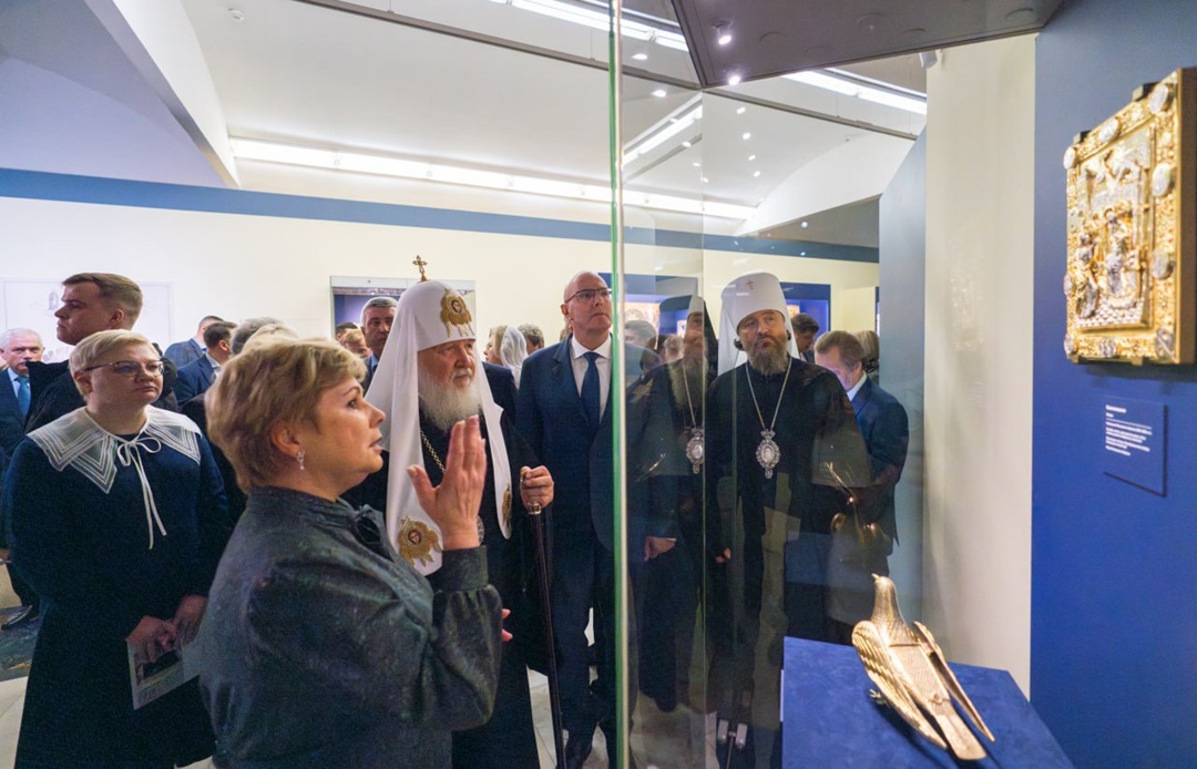 Дмитрий Чернышенко и Патриарх Московский и всея Руси Кирилл открыли выставку, посвященную 600-летию Соловецкого монастыря.