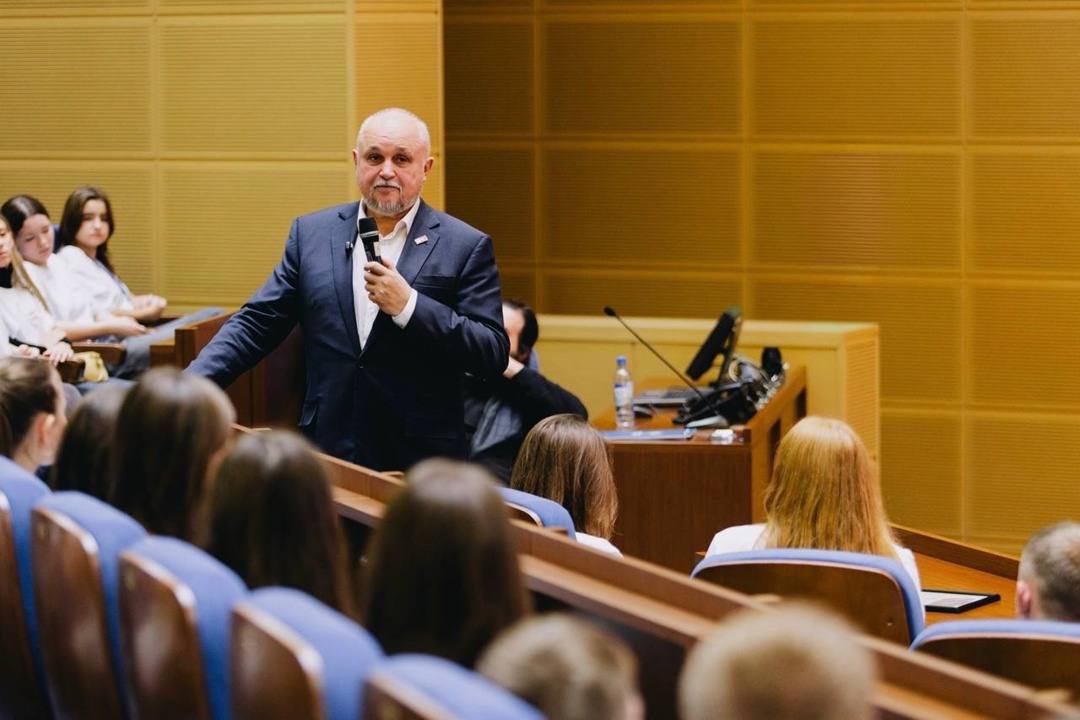 Сергей Цивилев встретился с детьми из Донецкой Народной Республики