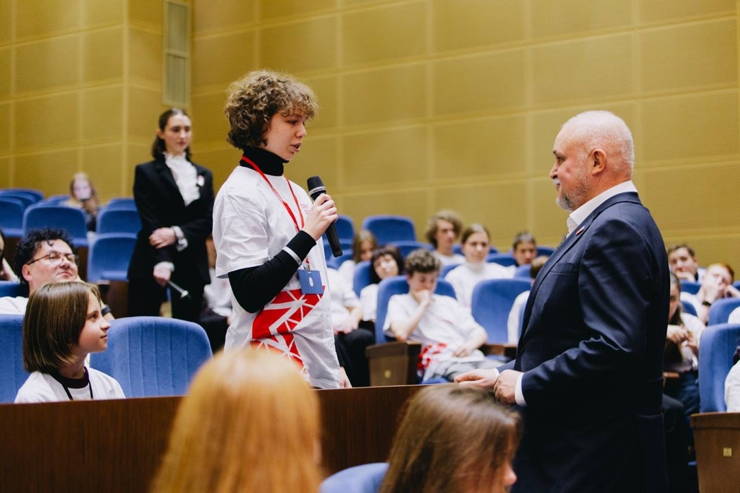 Сергей Цивилев встретился с детьми из Донецкой Народной Республики