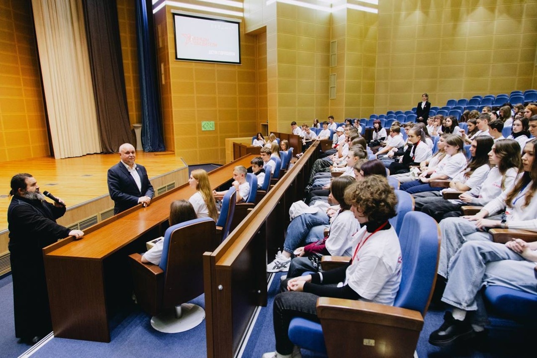 Сергей Цивилев встретился с детьми из Донецкой Народной Республики