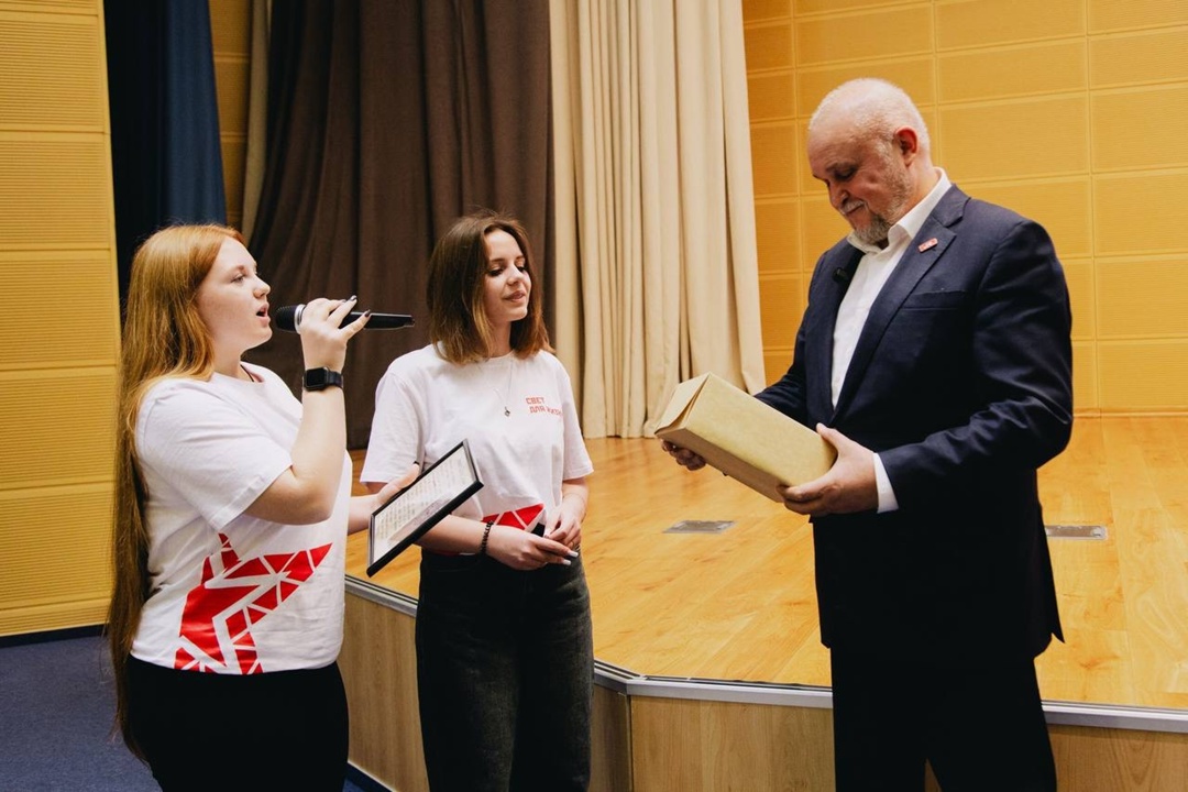 Сергей Цивилев встретился с детьми из Донецкой Народной Республики