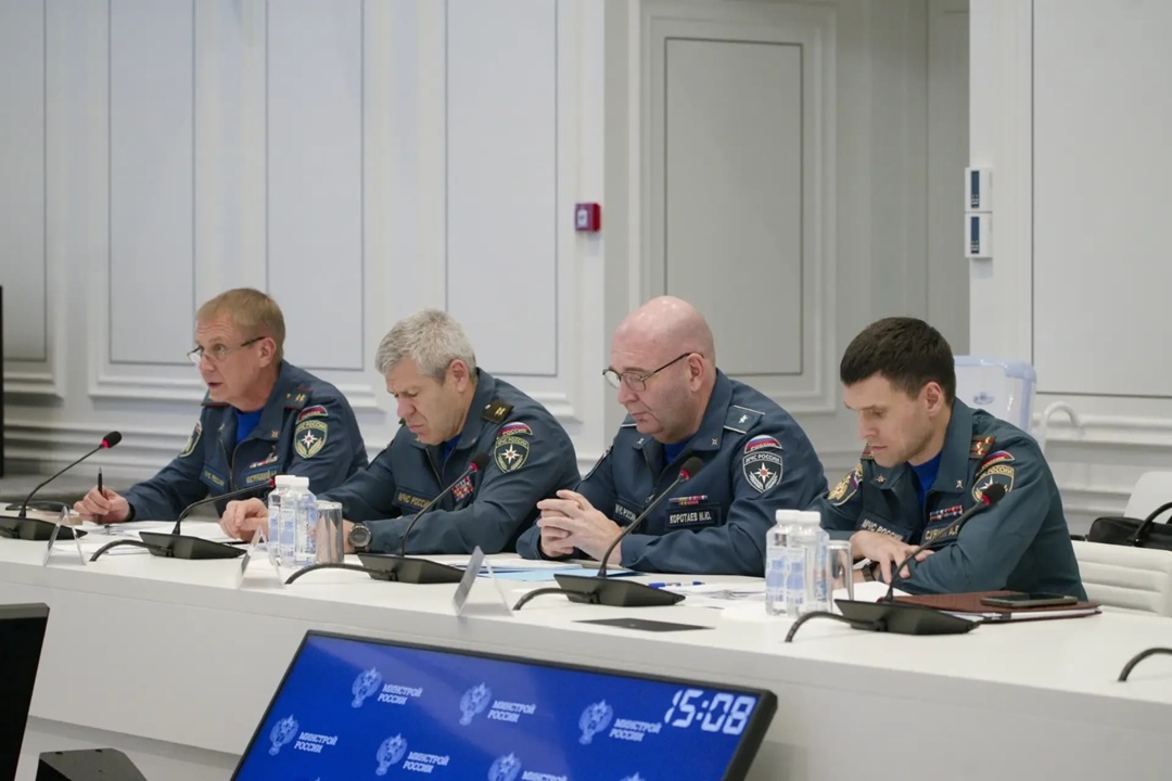 Под председательством Главы Минстроя России Ирека Файзуллина прошло рабочее совещание по вопросам восстановительных работ на объектах МЧС России